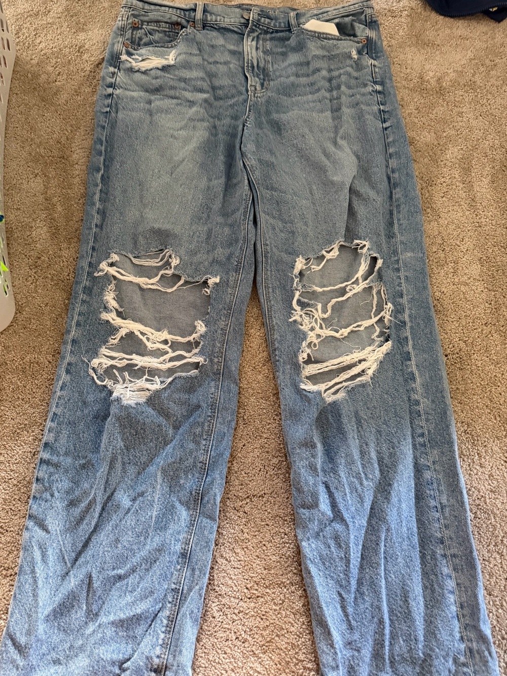 American Eagle Outfitters Light Blue Distressed Boyfriend Jeans